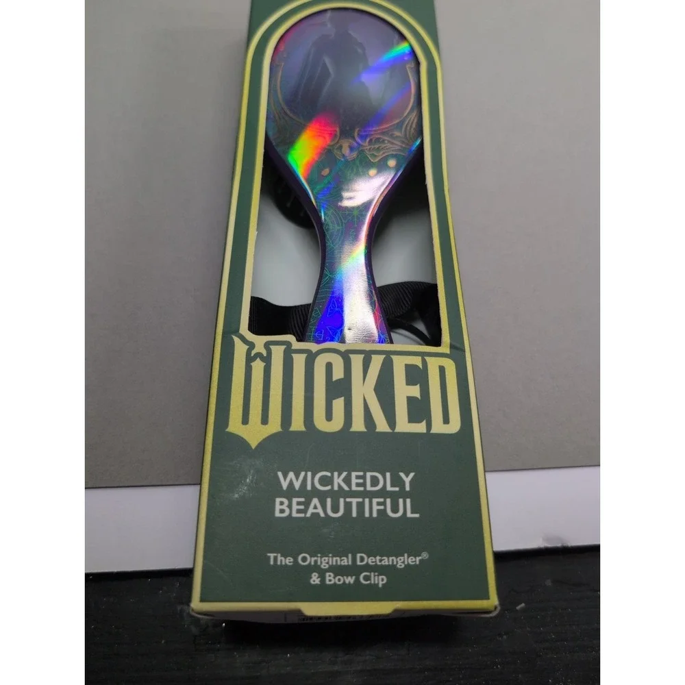 Wicked Wet Brush Wickedly Elphaba Detangler Hair Brush Bow Clip NEW
